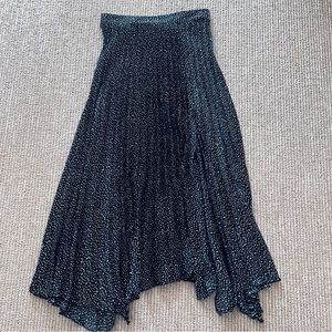 XS Zara Plaited Blue & White Midi Skirt ( excellent condition )